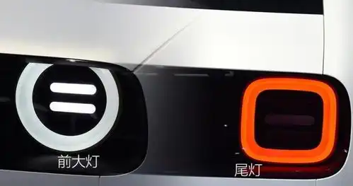 远看像80年代古董车,可显示屏有1米长,车头车尾能显示表情包