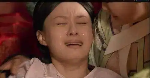 都是演哭戏,张一山的青筋暴起,孙俪痛的撕心裂肺,但敌不过她一滴泪