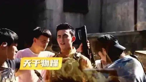 穿越火线花絮吴磊的汗水浸透衣服,助理为其降温凉出表情包