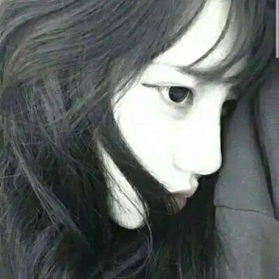 忧郁头像女动漫短发